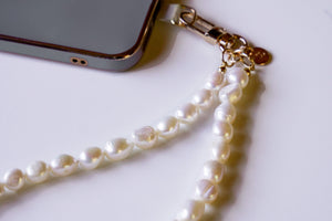 Pearl Perfection: The Posh Phone Strap